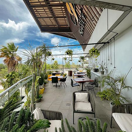 The Yellow Capsule Cancun Close To Airport 外观 照片