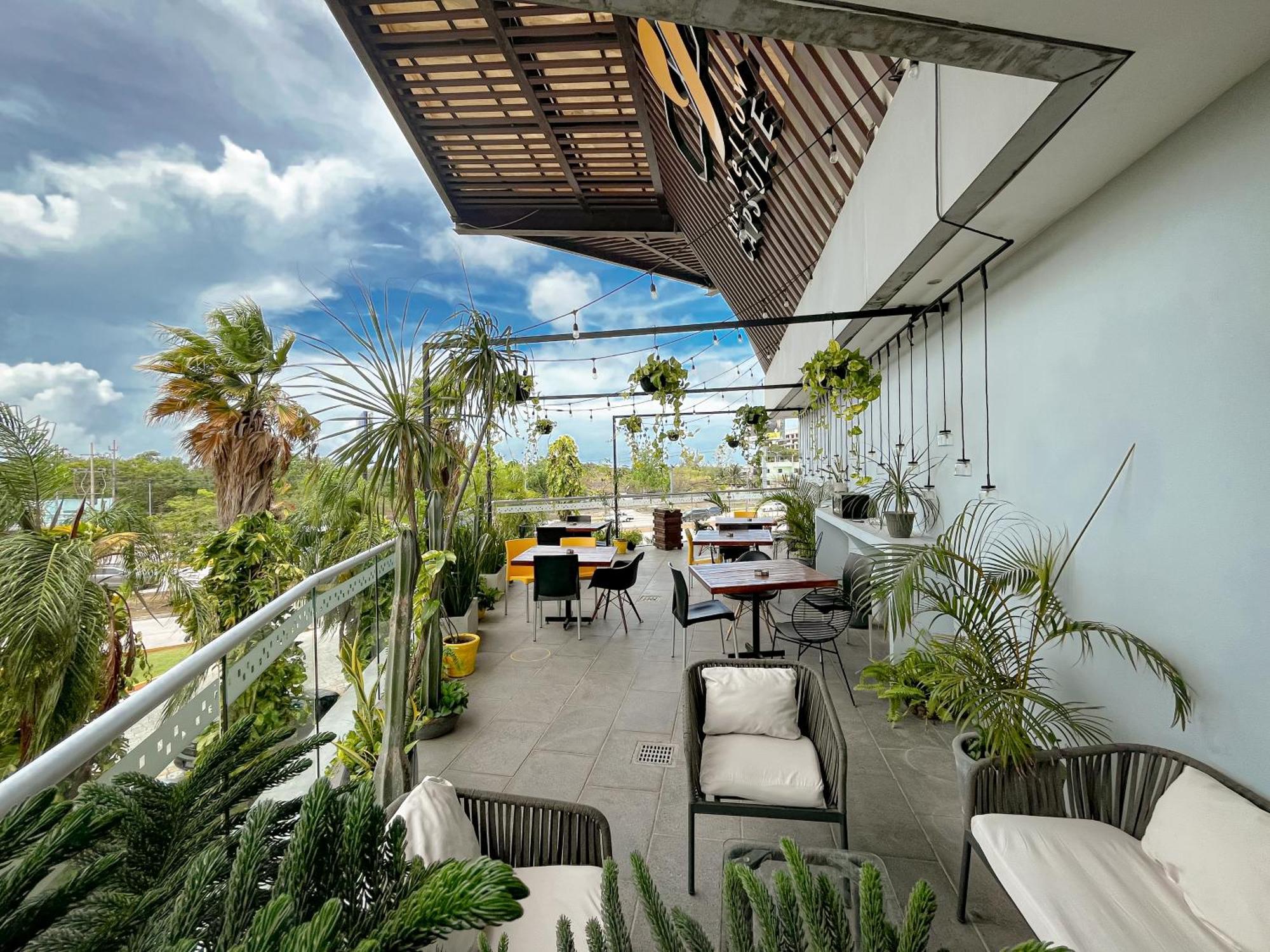 The Yellow Capsule Cancun Close To Airport 外观 照片
