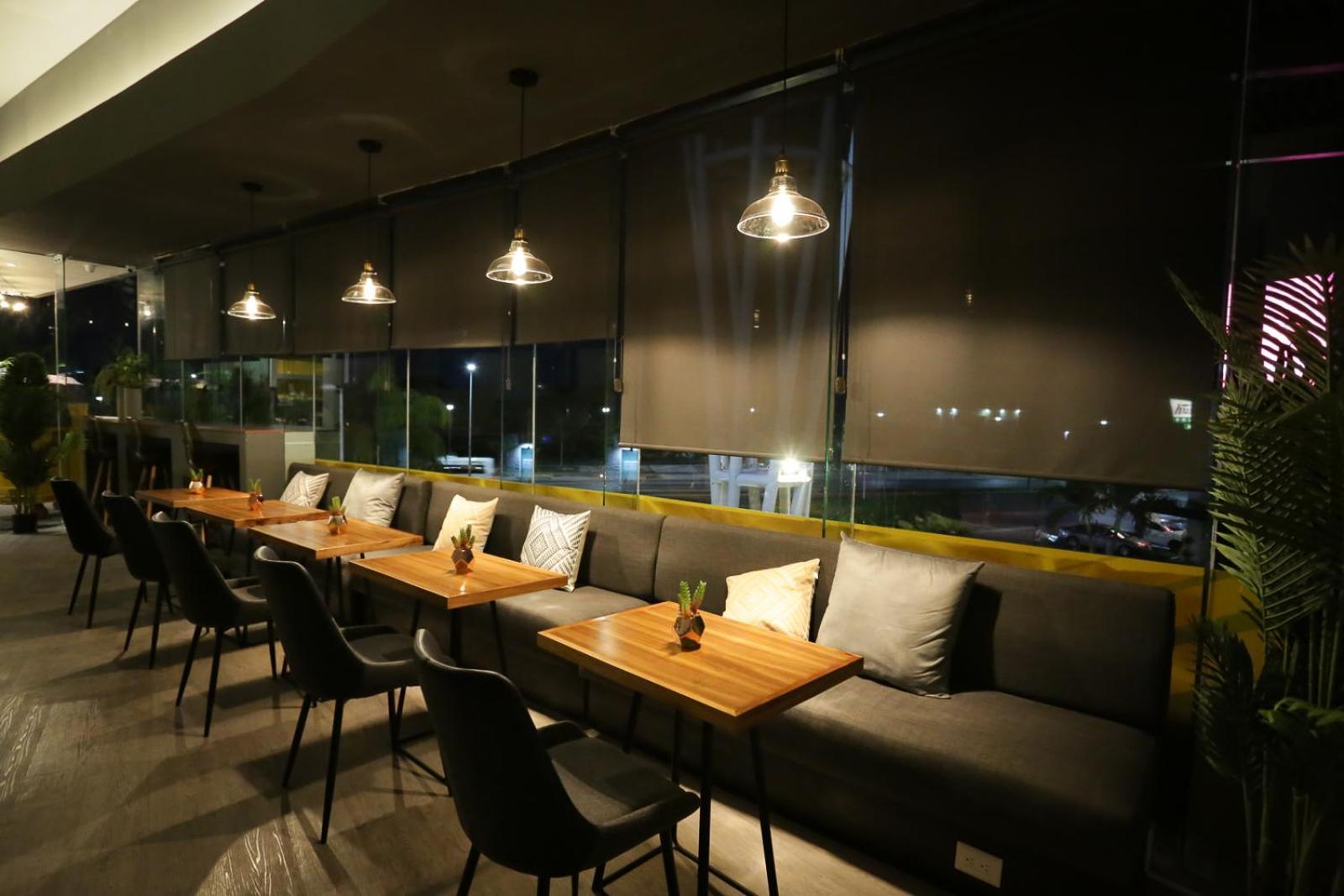The Yellow Capsule Cancun Close To Airport 外观 照片