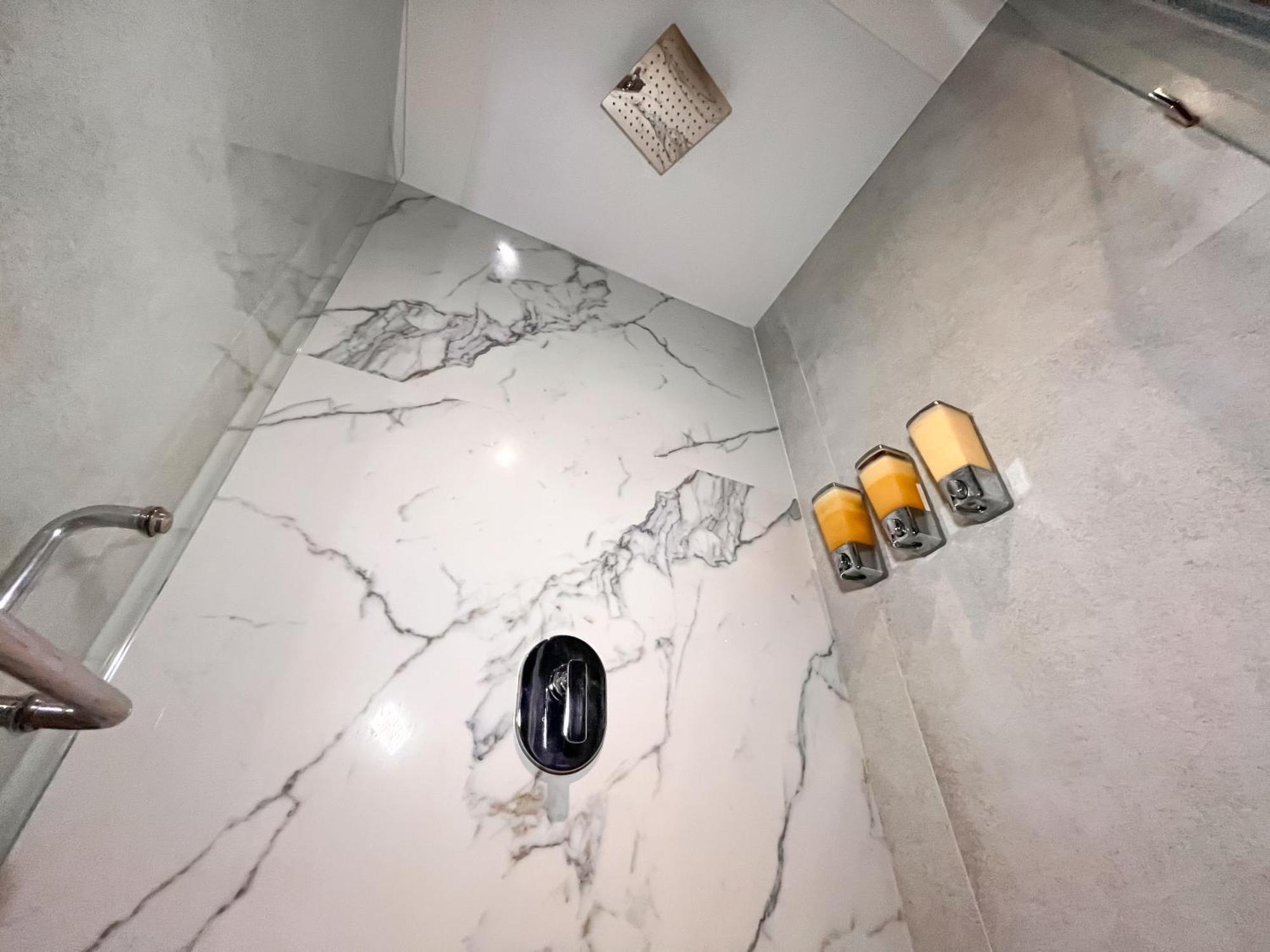 The Yellow Capsule Cancun Close To Airport 外观 照片