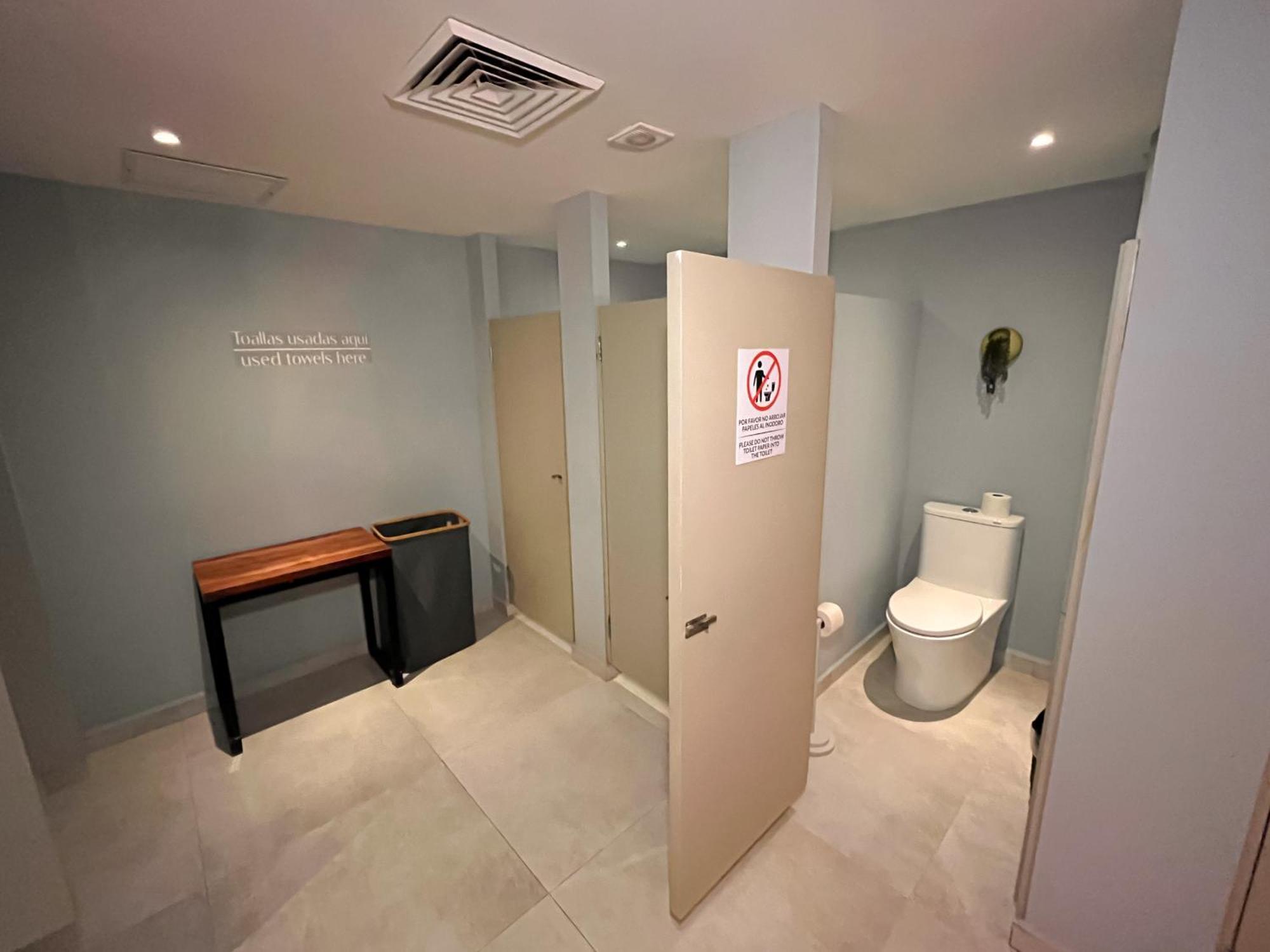 The Yellow Capsule Cancun Close To Airport 外观 照片